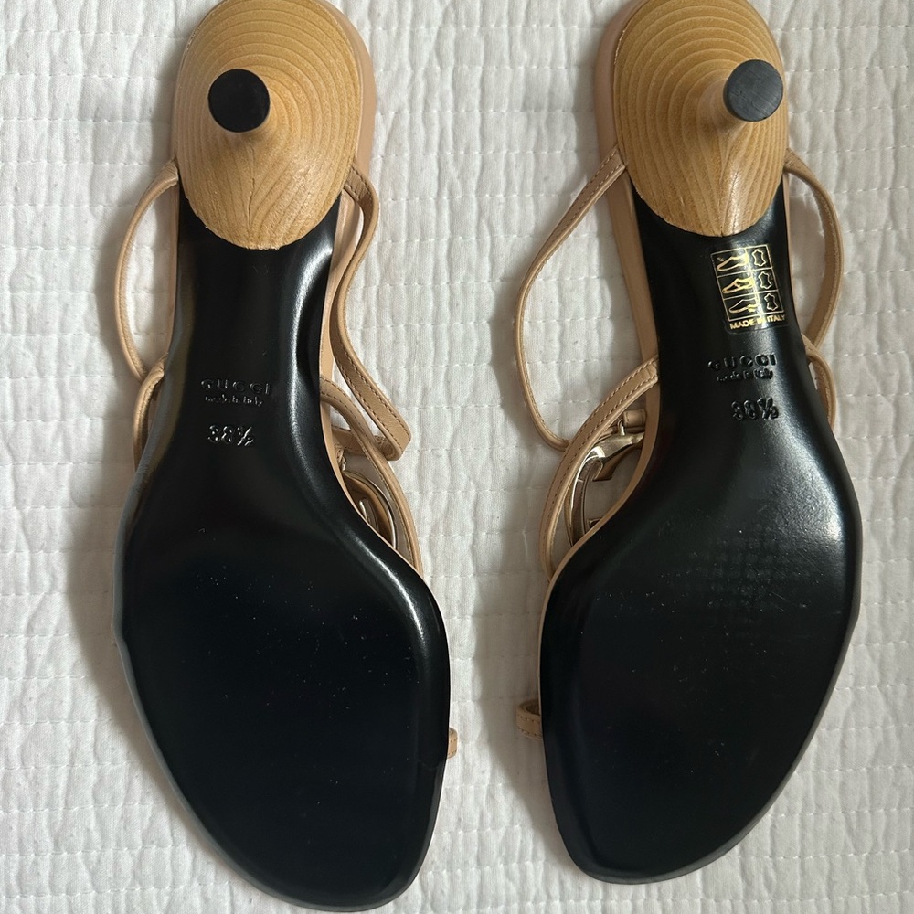 Gucci Women's Black and Cream Sandals